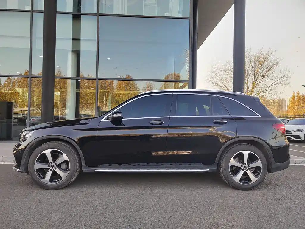 MERCEDES-BENZ GLC