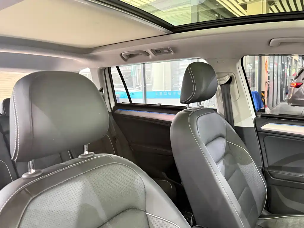 Volkswagen Tiguan L PHEV — миниатюра 13