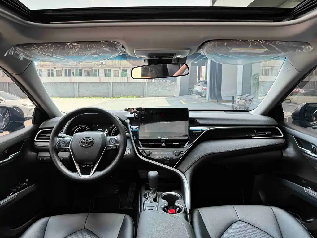 Toyota Camry — миниатюра 5