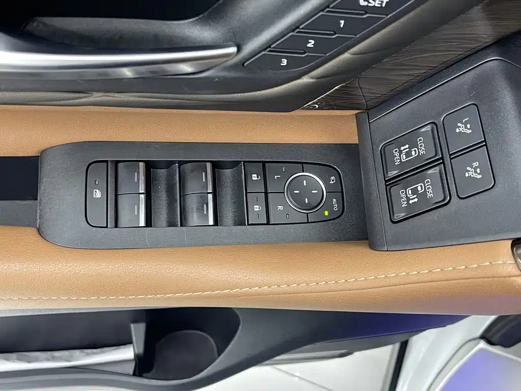 Toyota Vellfire — миниатюра 9