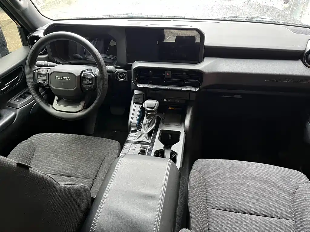 TOYOTA PRADO