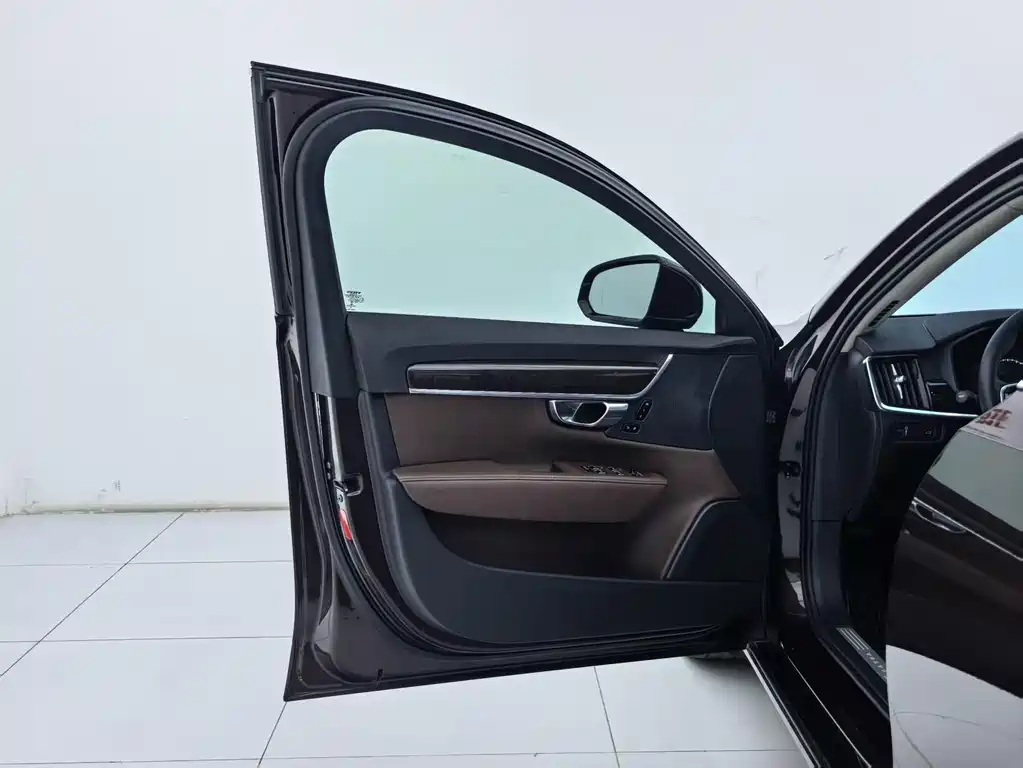 Volvo S90 — миниатюра 25