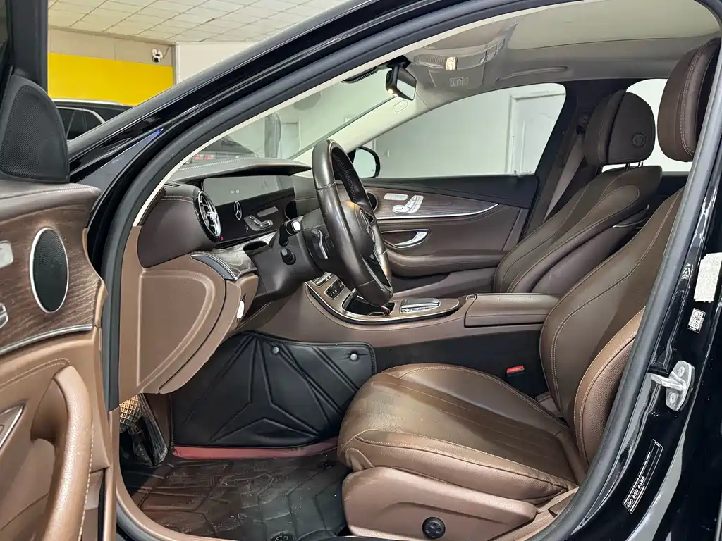 Mercedes-Benz E-Class — миниатюра 4