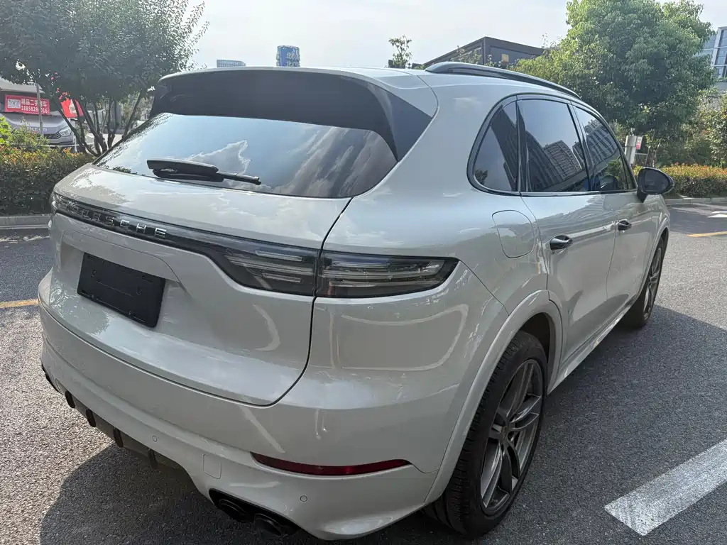 Porsche Cayenne — миниатюра 13