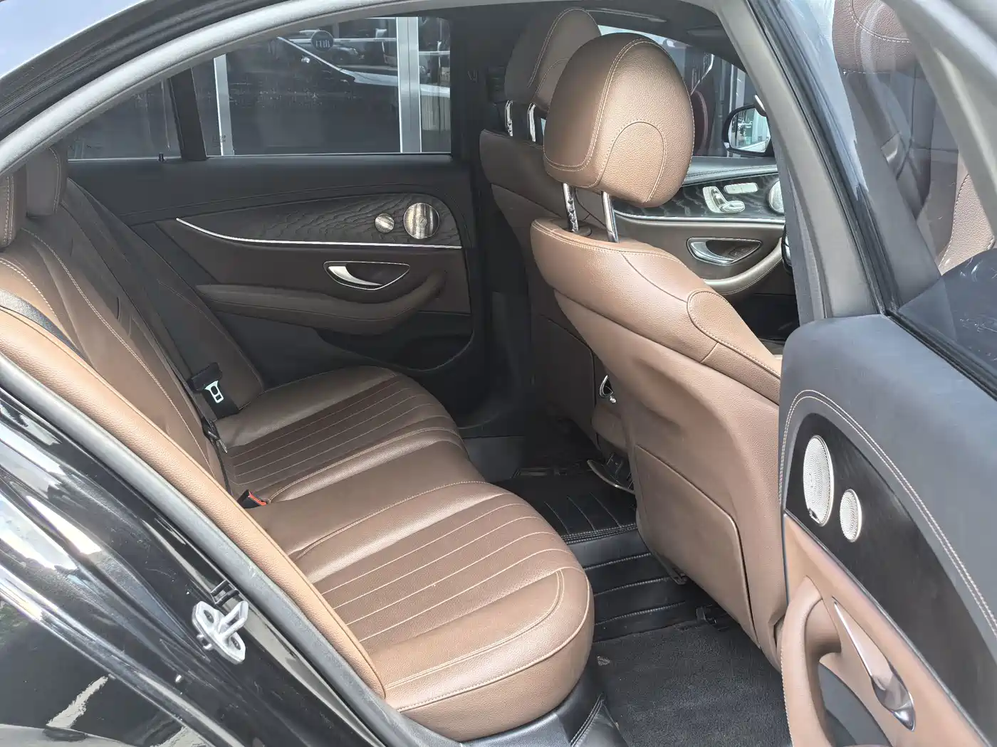 Mercedes-Benz E-Class 2023 Черный из Китая, фото 2