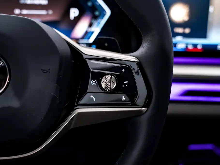 BMW 5 Series — миниатюра 26