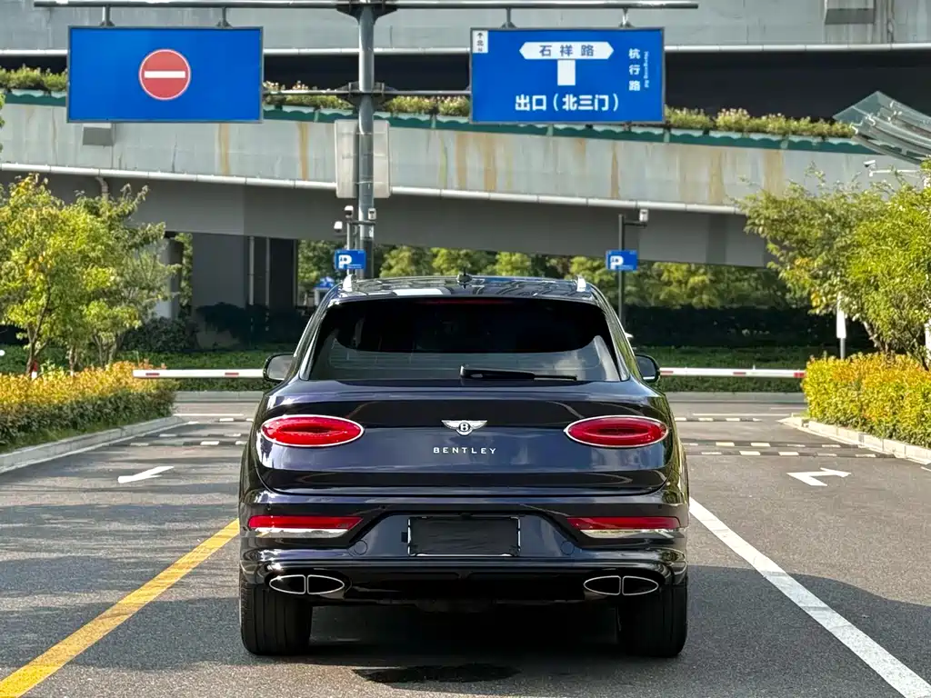 Bentley Bentayga — миниатюра 8