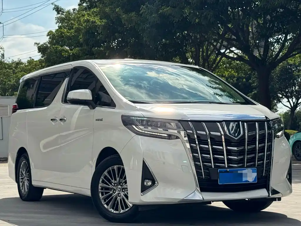 Toyota Alphard — миниатюра 3