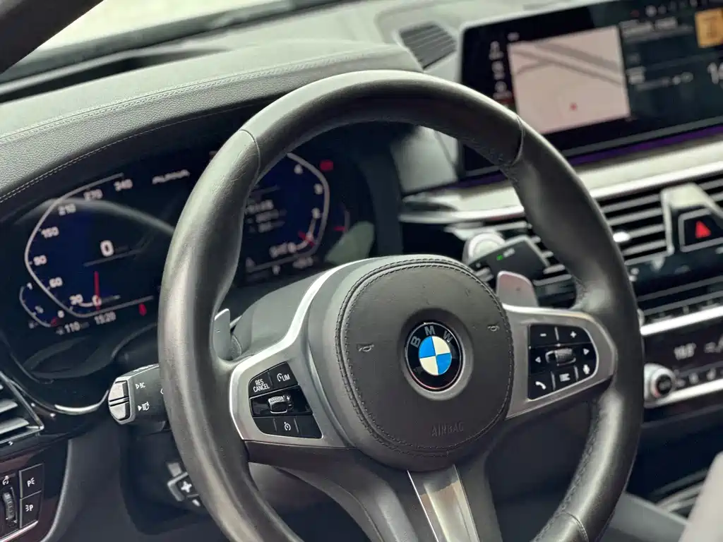 BMW 5 Series — миниатюра 8