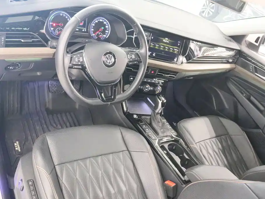 Volkswagen Passat PHEV — миниатюра 11