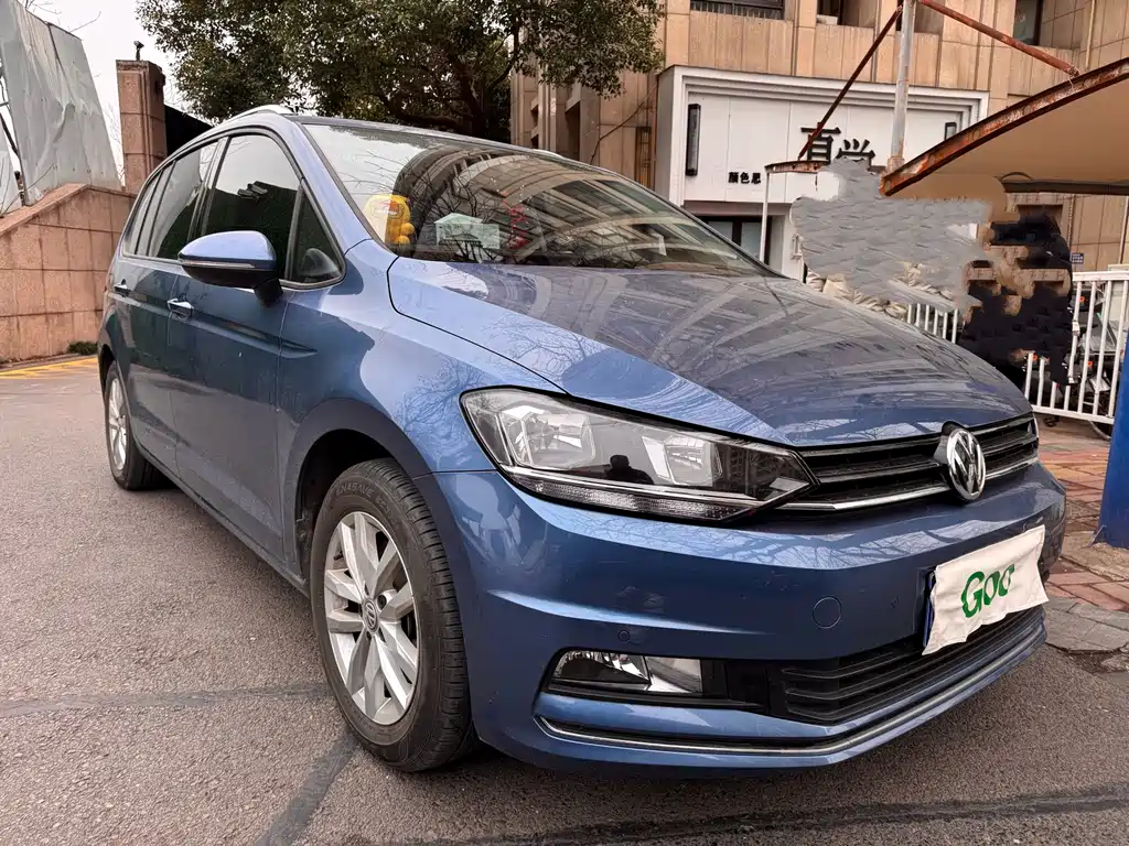 VOLKSWAGEN TOURAN