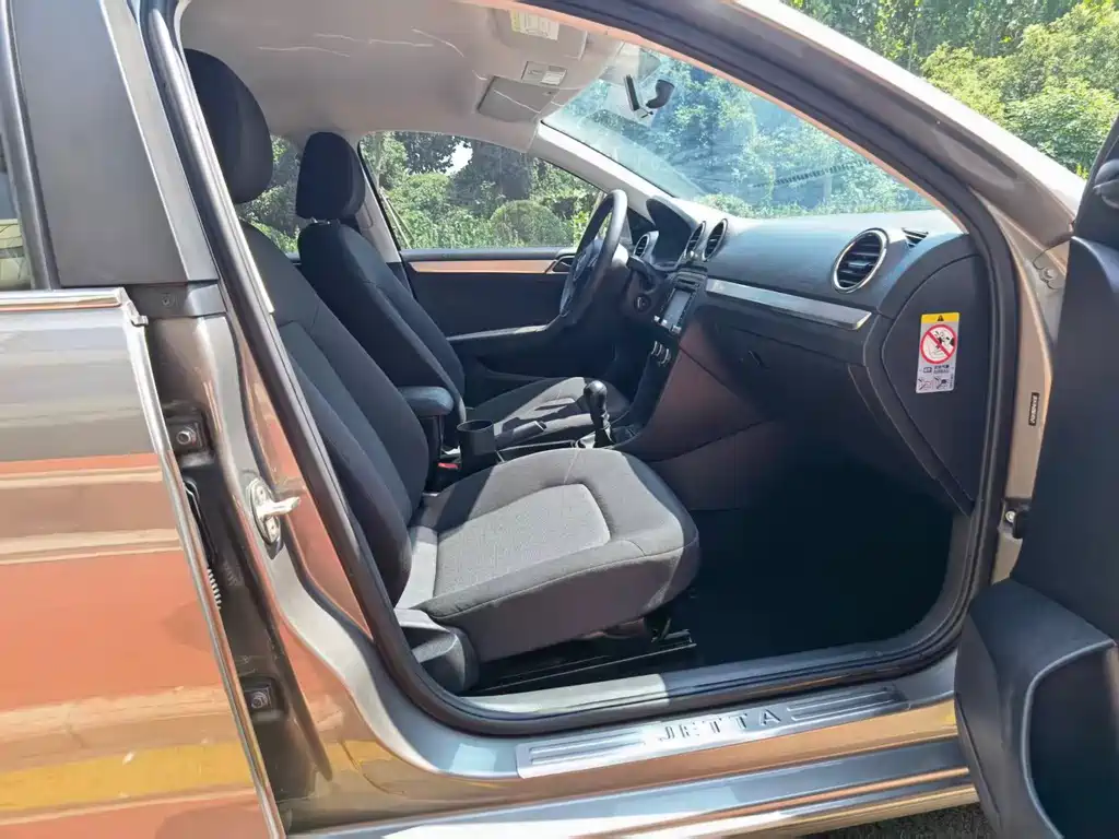 Volkswagen Jetta — миниатюра 12