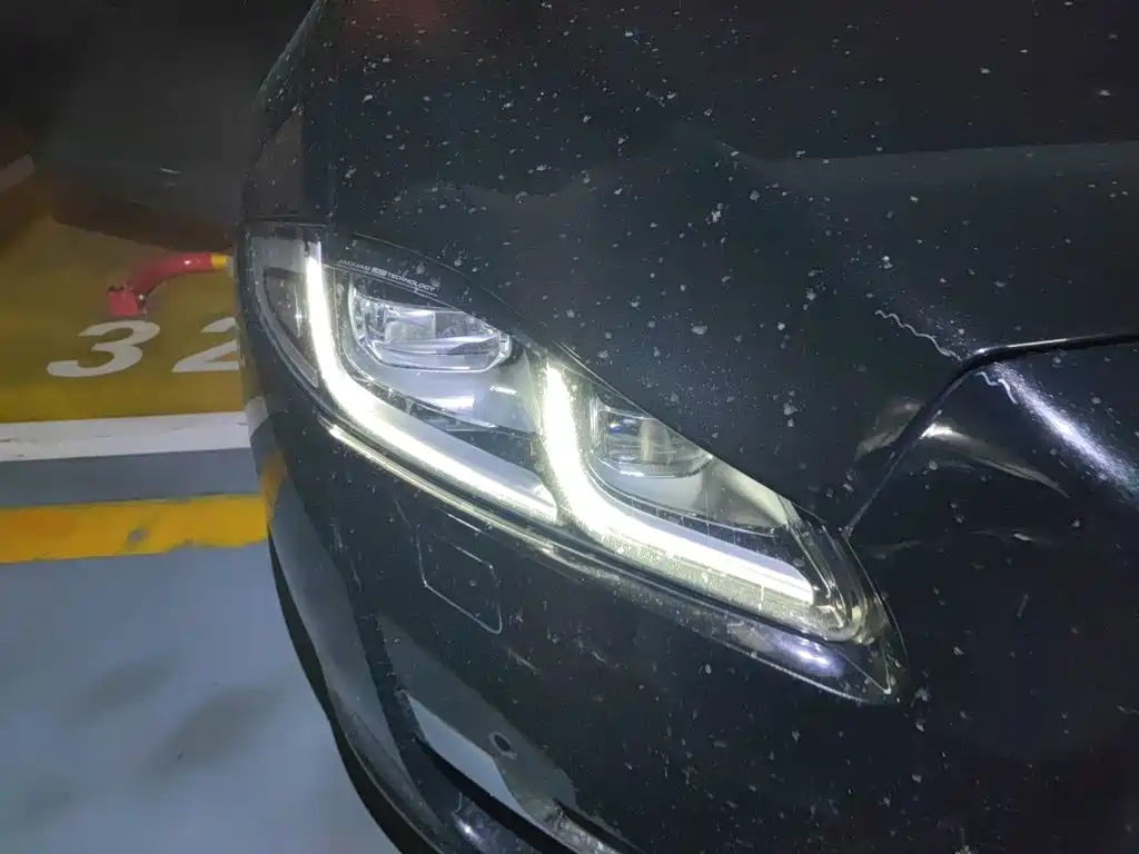 Jaguar XJ — миниатюра 7
