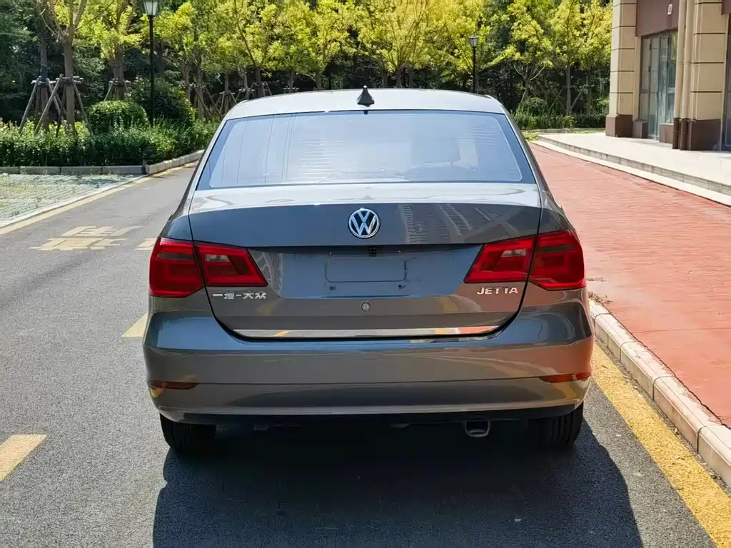 Volkswagen Jetta — миниатюра 7