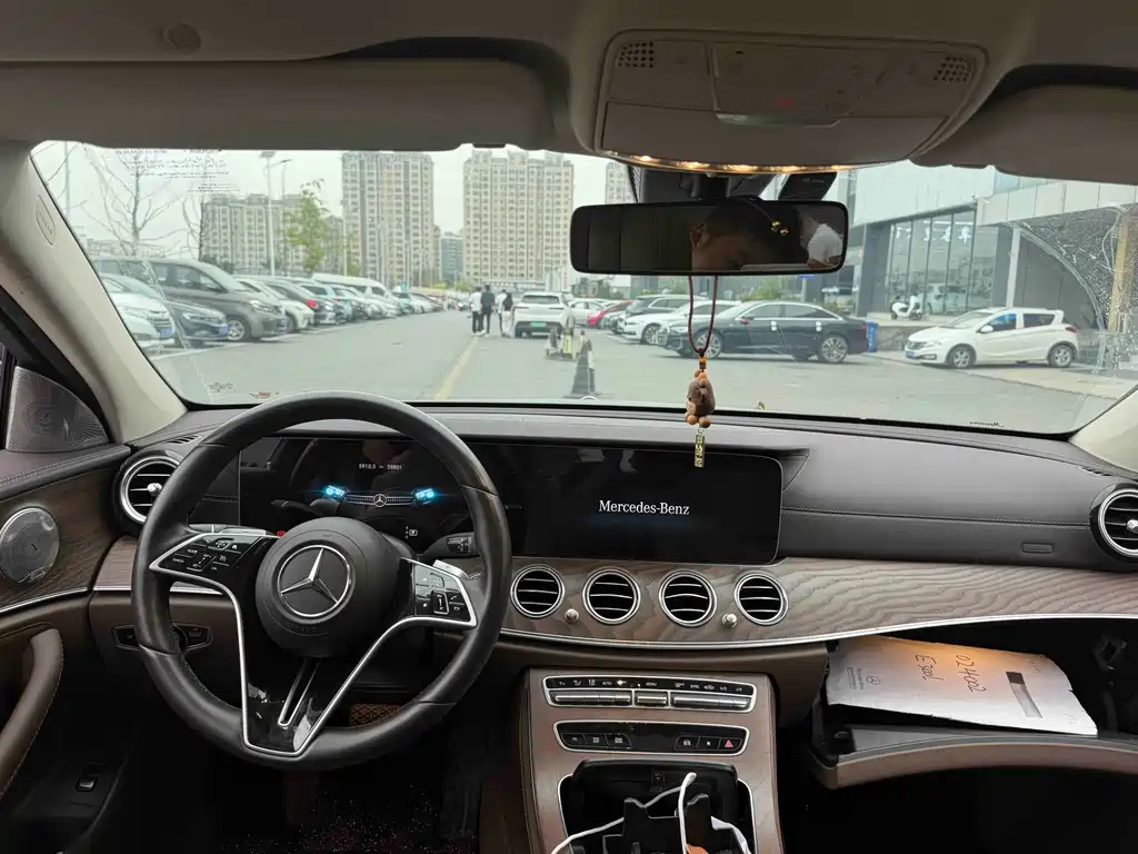 Mercedes-Benz E-Class — миниатюра 7