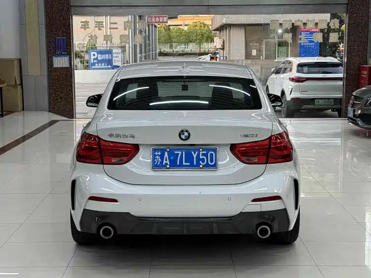 BMW  1 SERIES