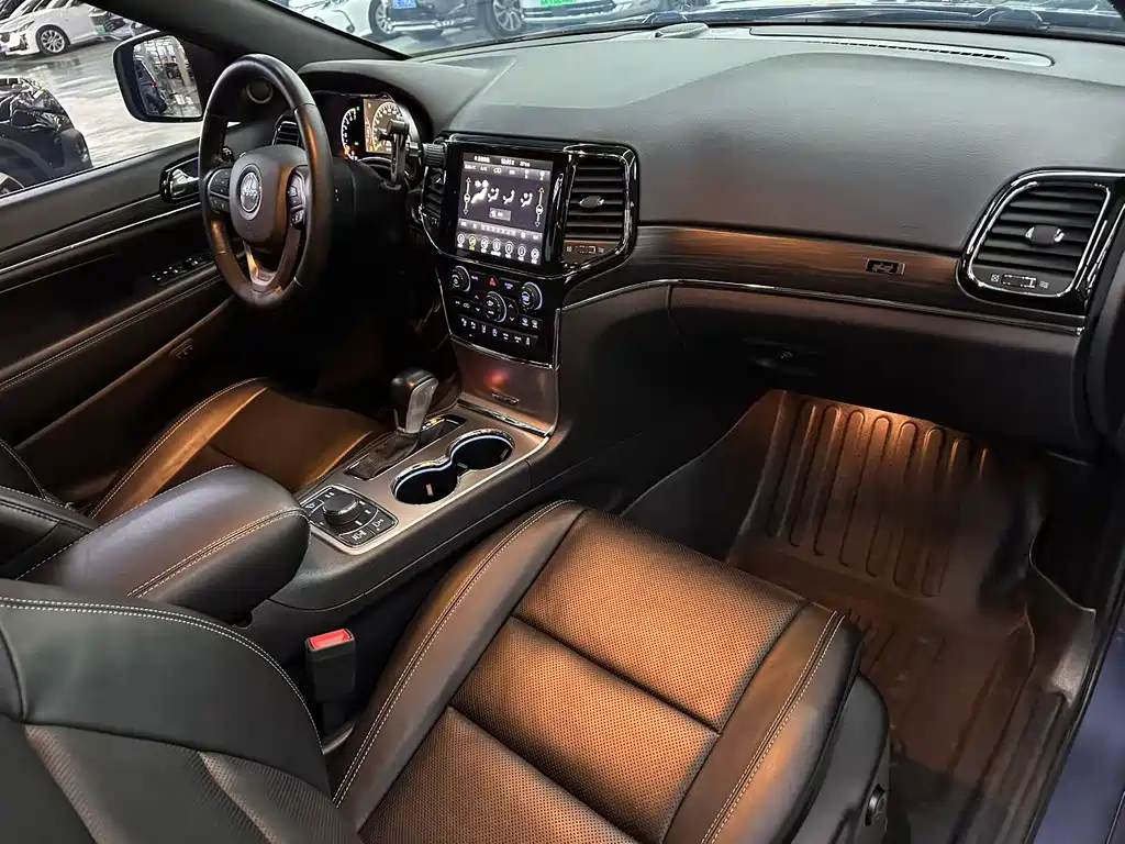 Jeep Grand Cherokee (Import) — миниатюра 6