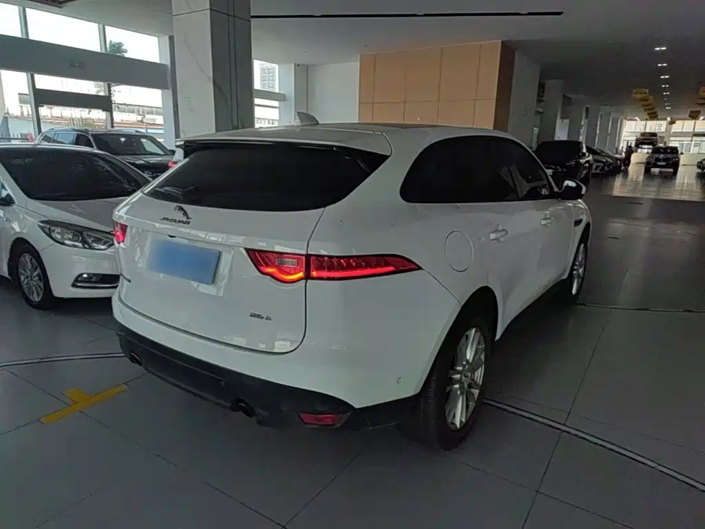 Jaguar F-PACE — миниатюра 7