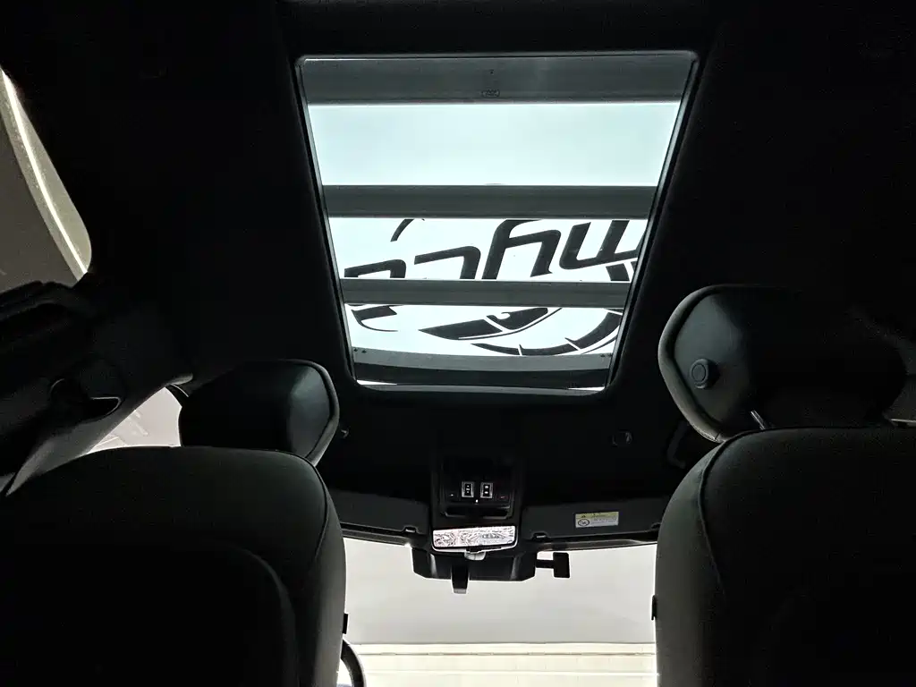 Land Rover Defender — миниатюра 20