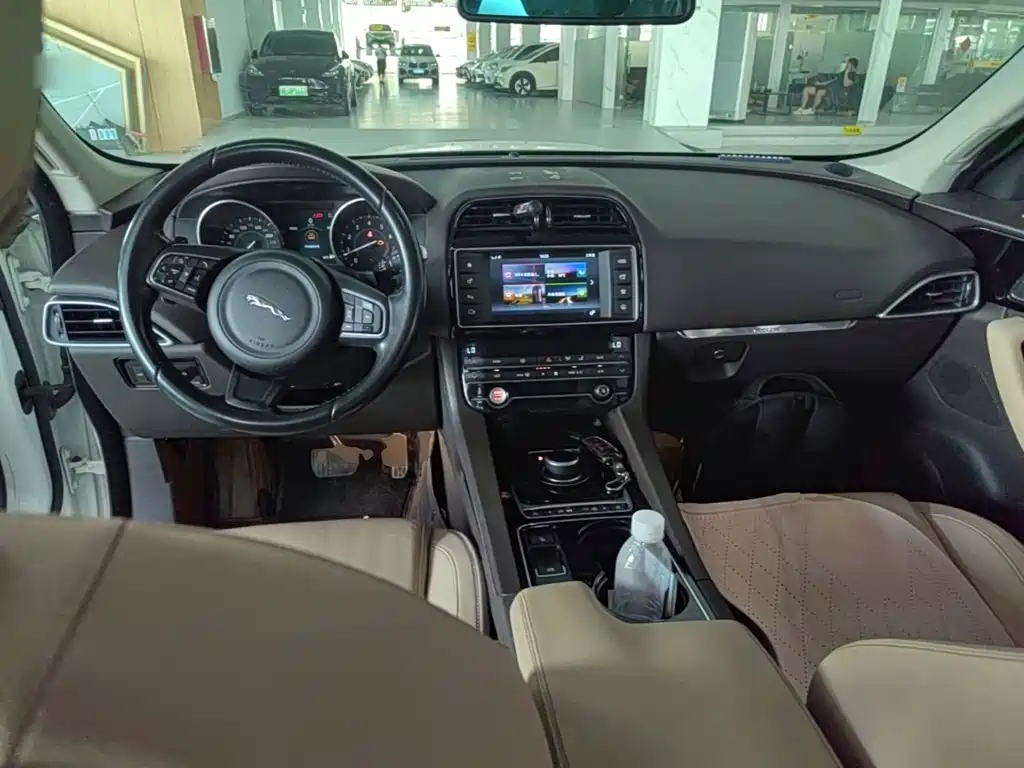 Jaguar F-PACE — миниатюра 10