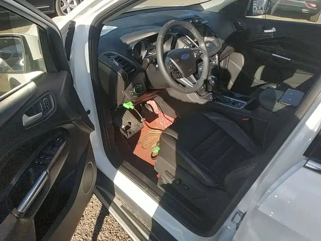 Ford Kuga — миниатюра 16