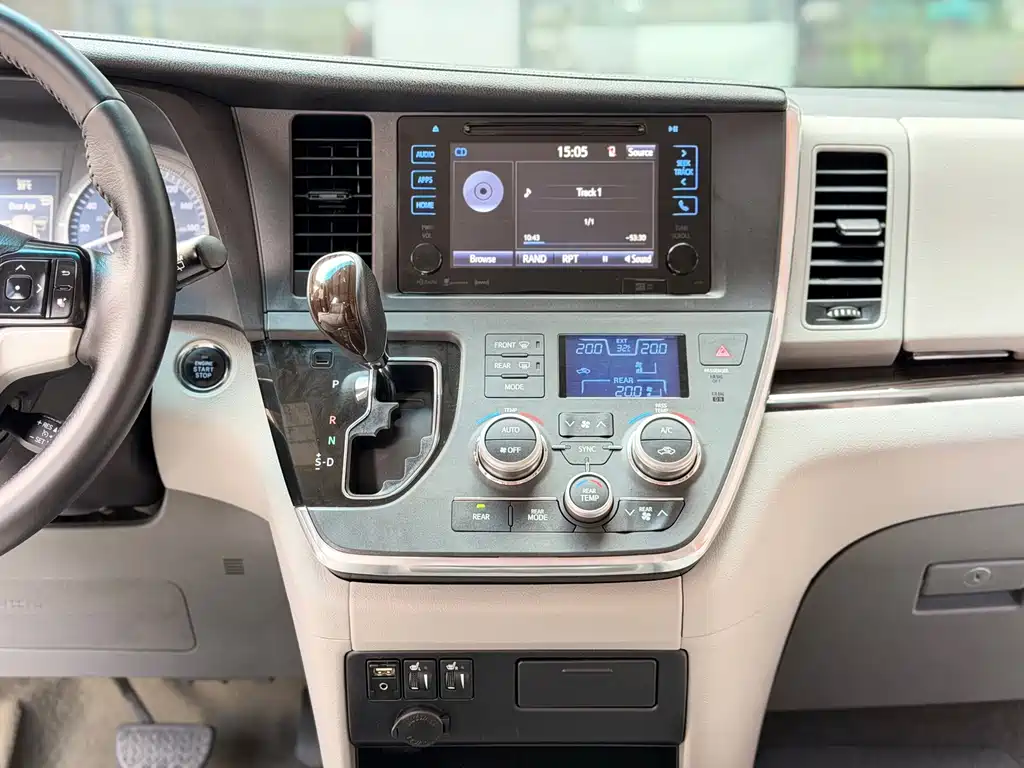 Toyota Sienna — миниатюра 11