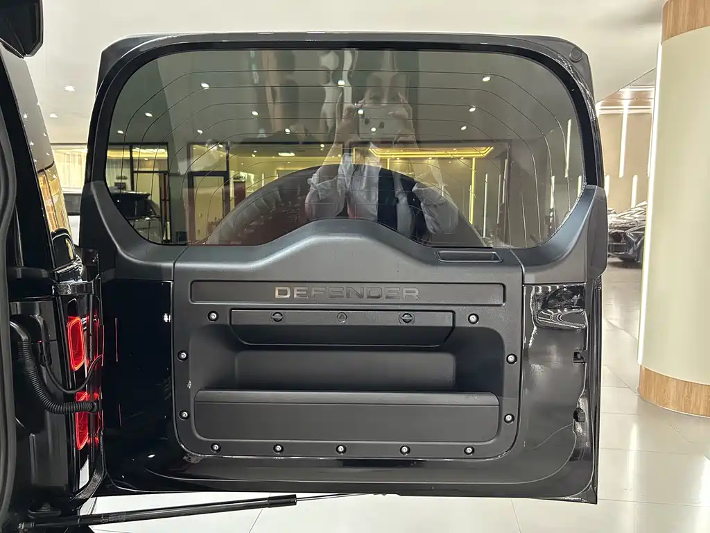 Land Rover Defender — миниатюра 11