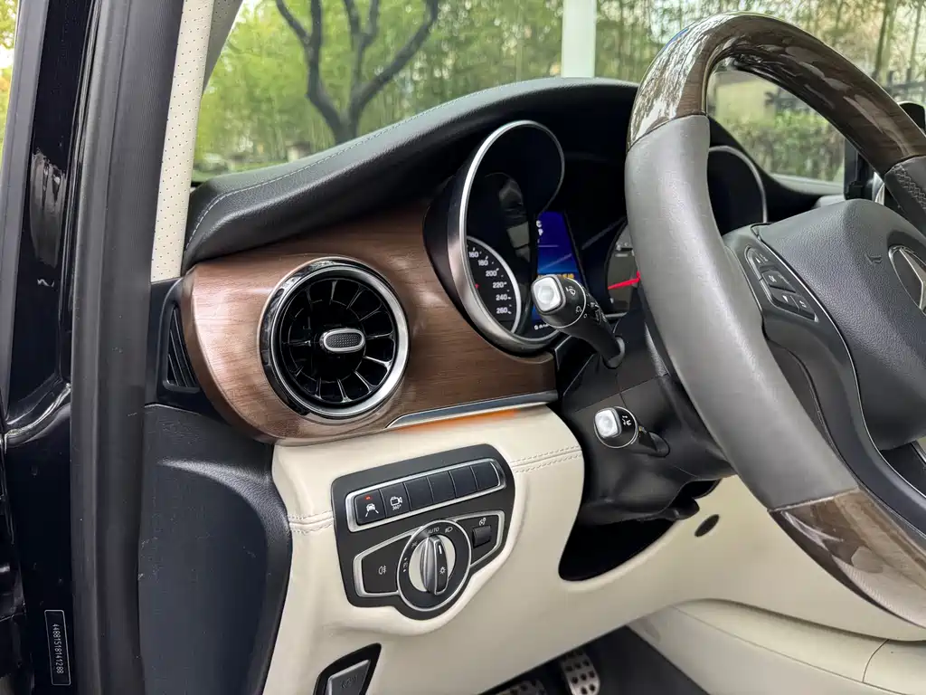 MERCEDES-BENZ V CLASS