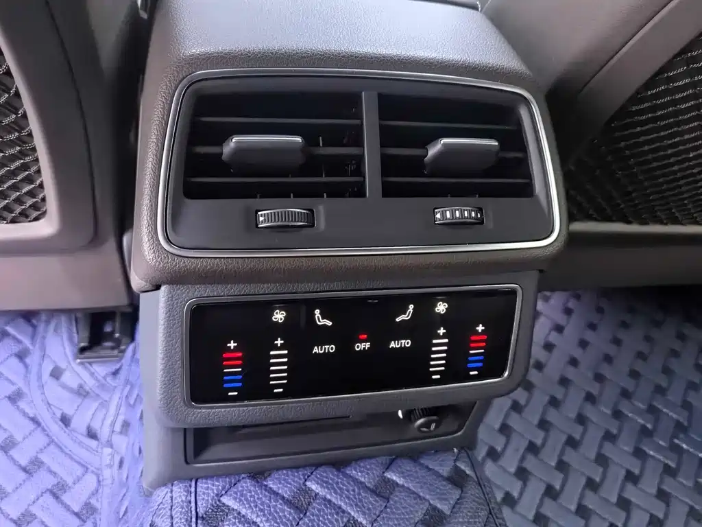 Audi A7L — миниатюра 10