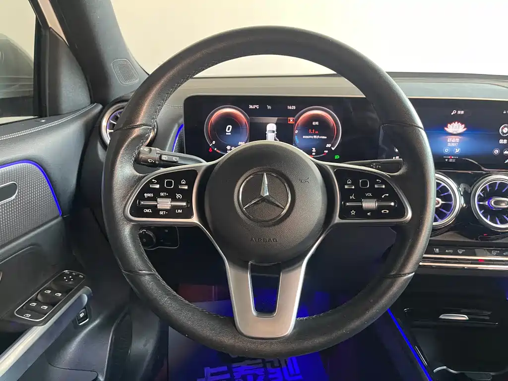 Mercedes-Benz GLB — миниатюра 29