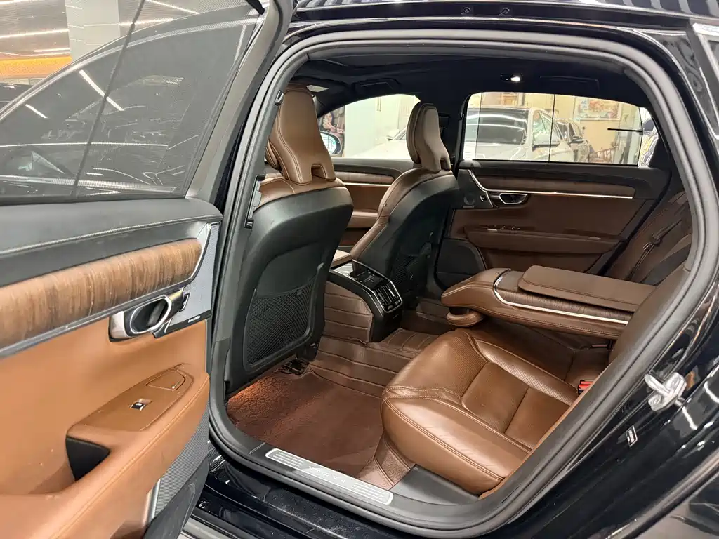 Volvo S90 — миниатюра 6