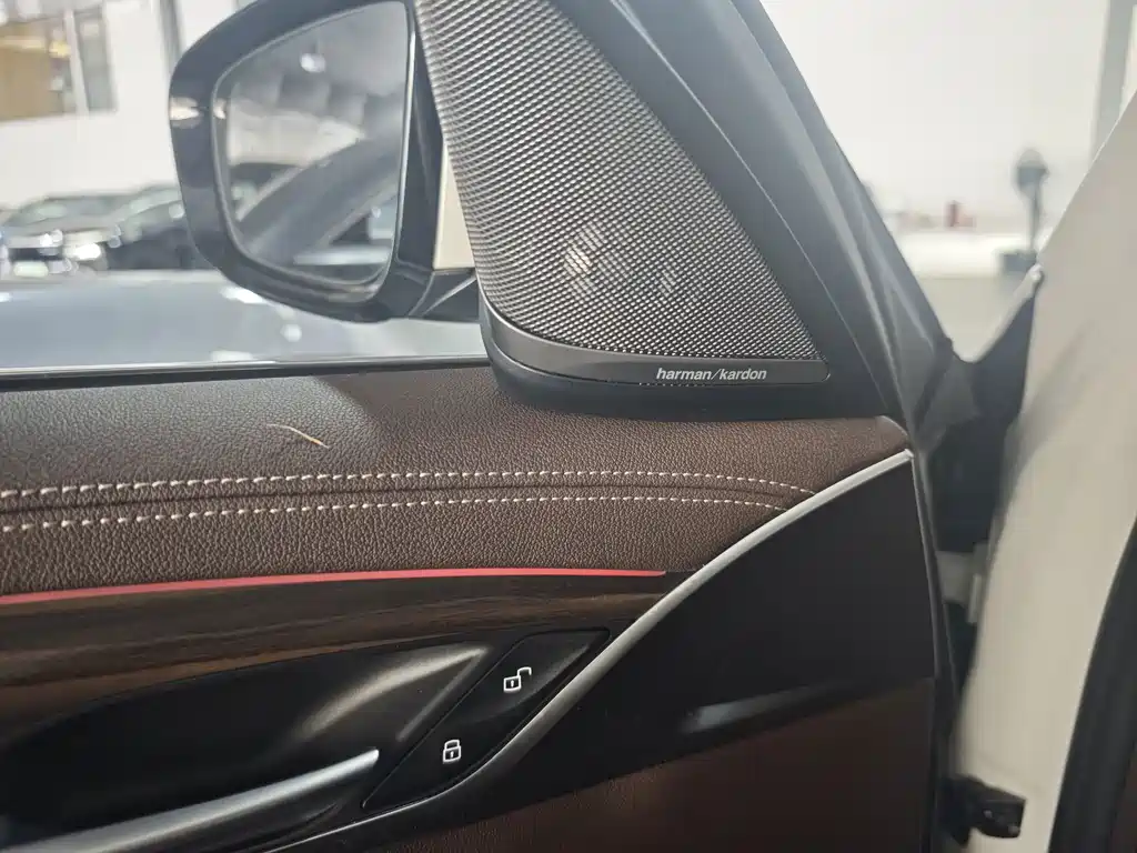BMW 5 Series — миниатюра 15