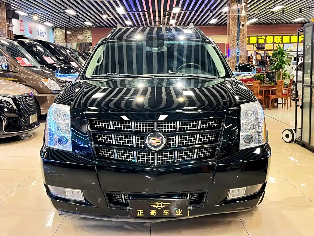 Cadillac Escalade — миниатюра 2