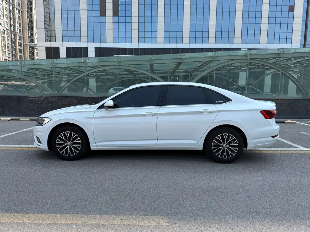 Volkswagen Sagitar - фото 7