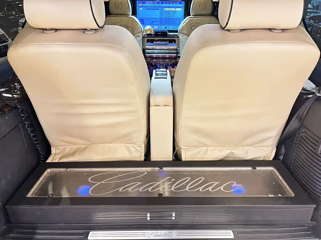 Cadillac Escalade — миниатюра 20