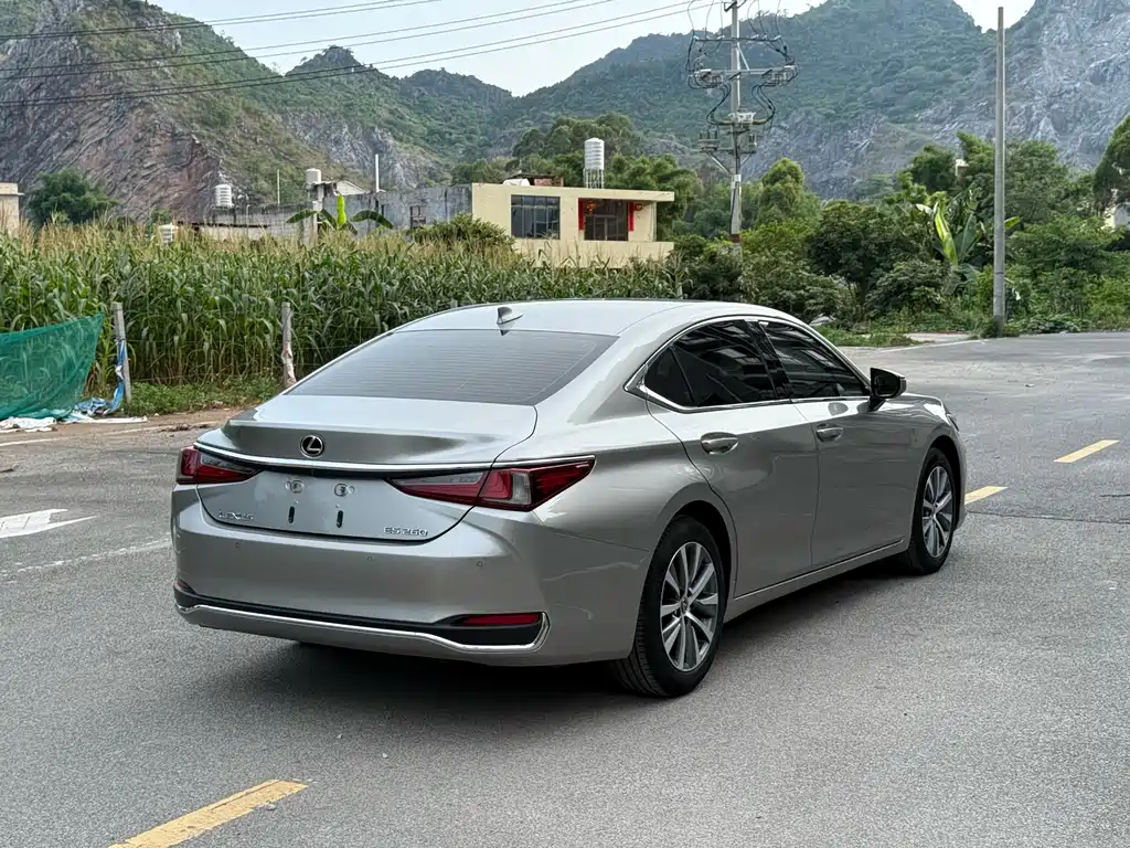 Lexus ES 2018 260 V
