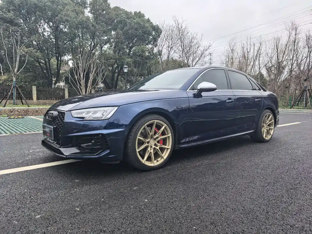AUDI S4