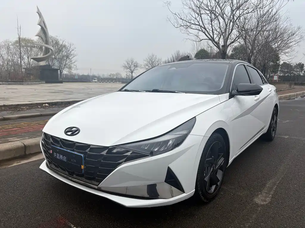 HYUNDAI ELANTRA