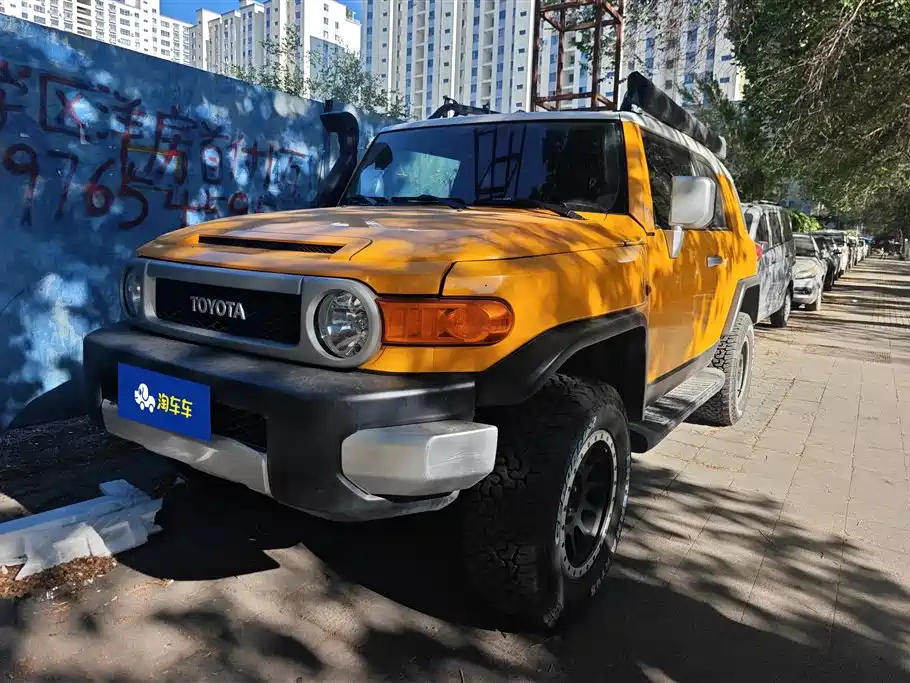 Купить Toyota FJ Cruiser