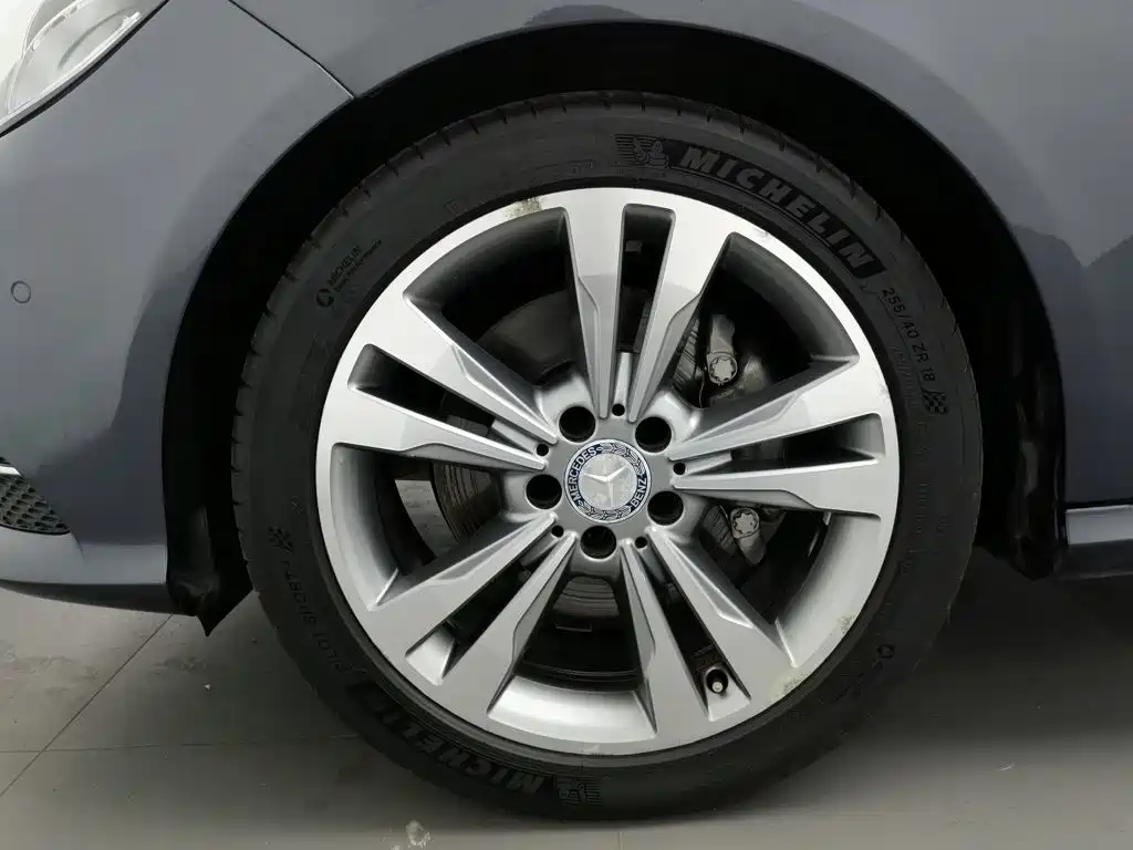 Mercedes-Benz E-Class — миниатюра 17