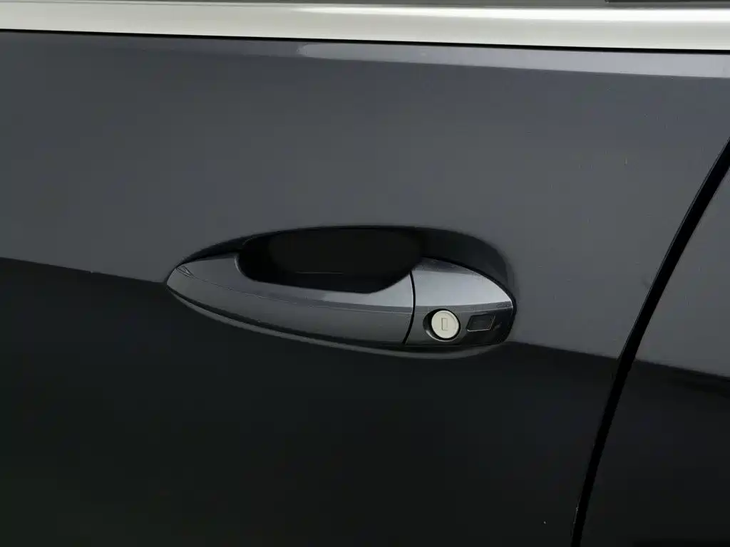 Mercedes-Benz E-Class — миниатюра 18