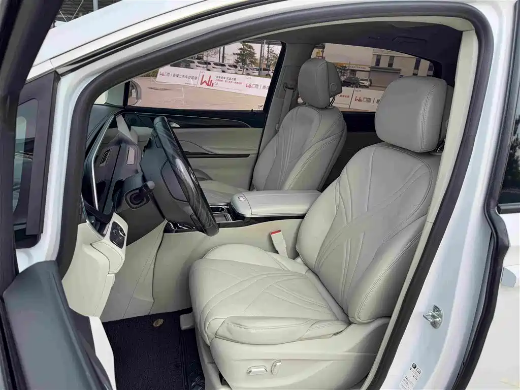 Buick GL8 — миниатюра 5