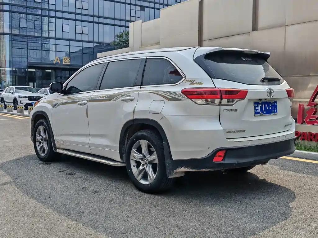 Toyota Highlander — миниатюра 10
