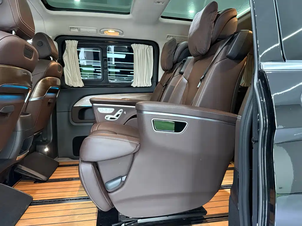 Mercedes-Benz V-Class 2022 — фото 19