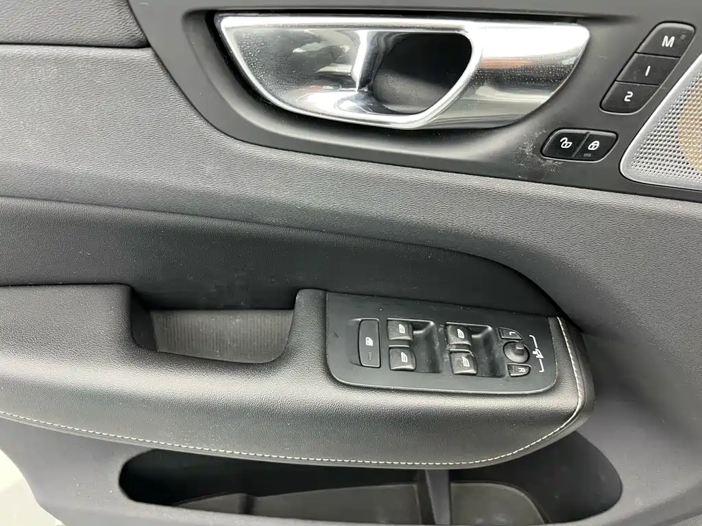 VOLVO XC60 PLUG IN HYBRID