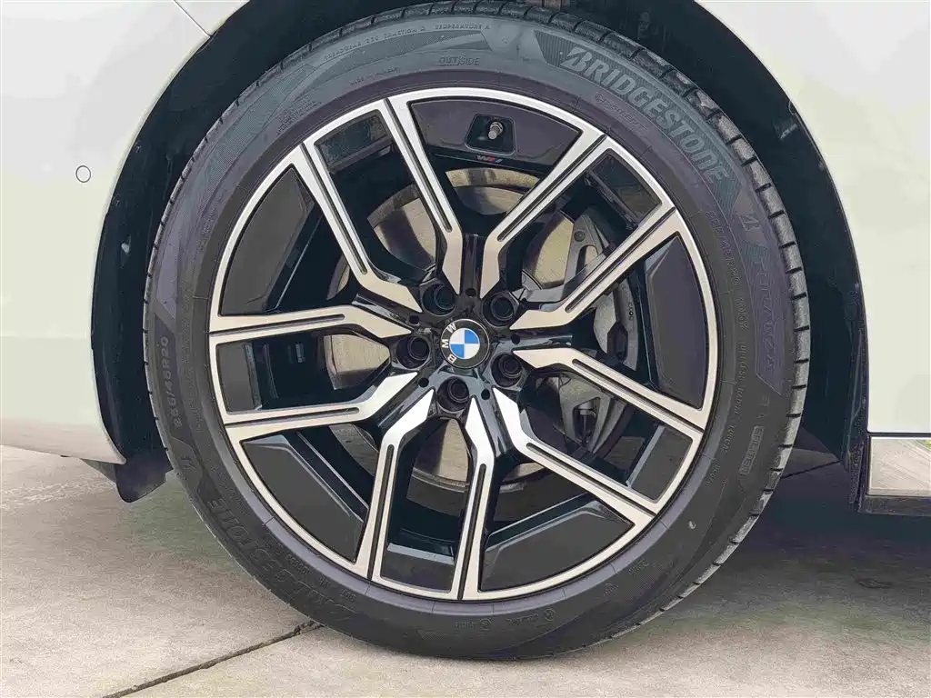 BMW 7 Series — миниатюра 24