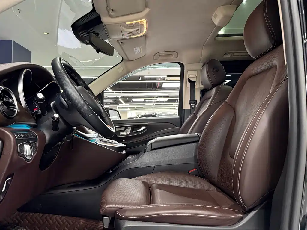 Mercedes-Benz V-Class 2022 — фото 13