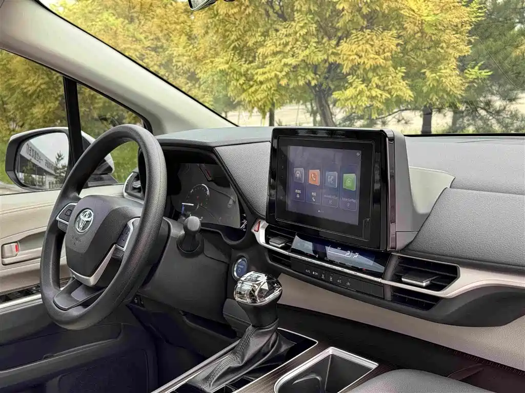 Toyota Sienna — миниатюра 15