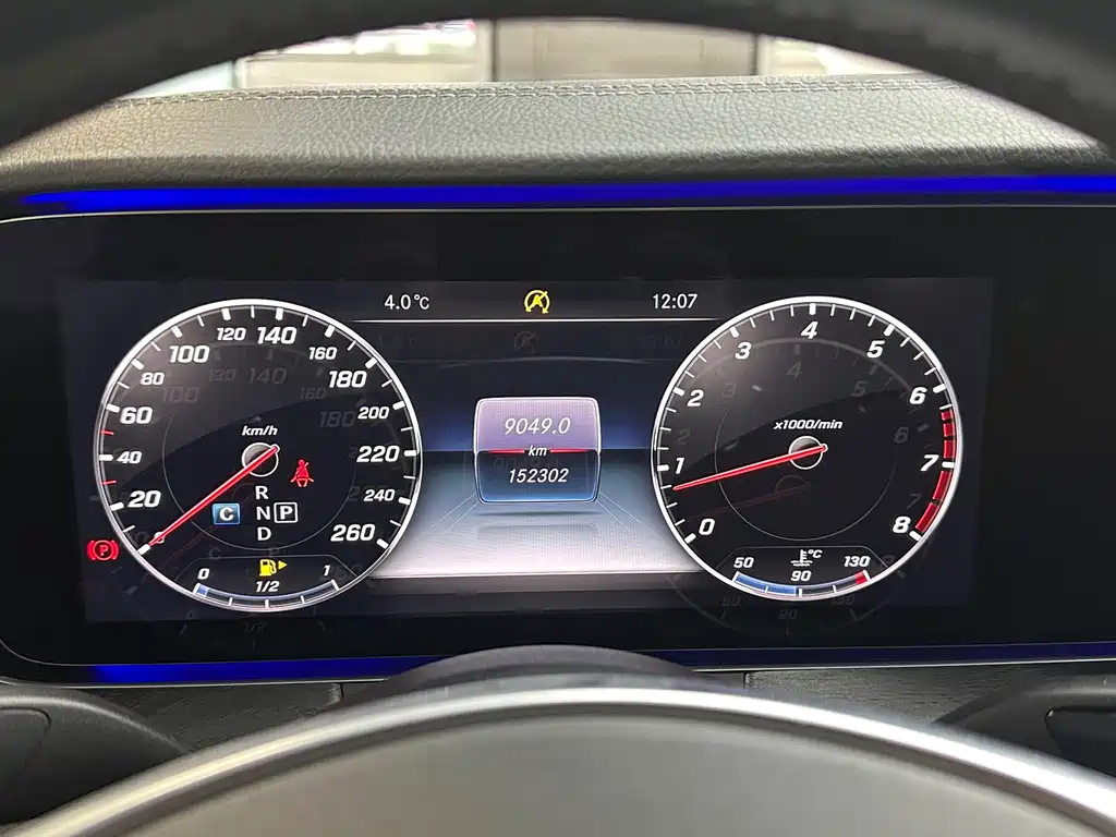 MERCEDES-BENZ E CLASS