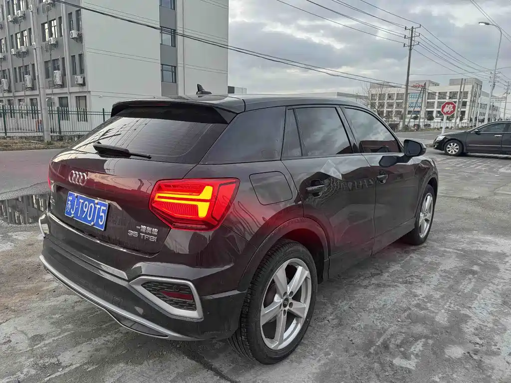 AUDI Q2L